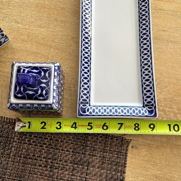 Set of 3 Porcelain Blue/White Condiment Jars With Tray - Picture 11 of 16